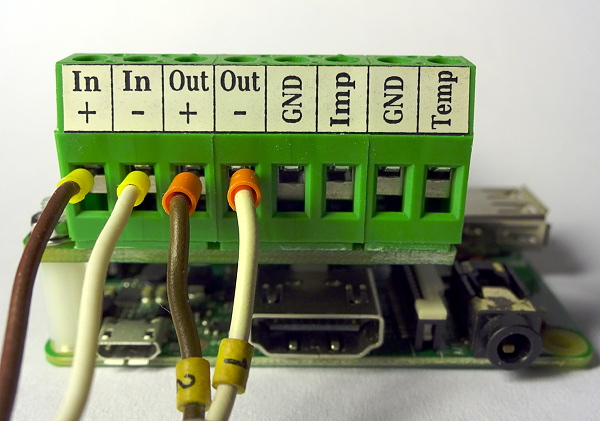 Connection for combined voltage and current measurement